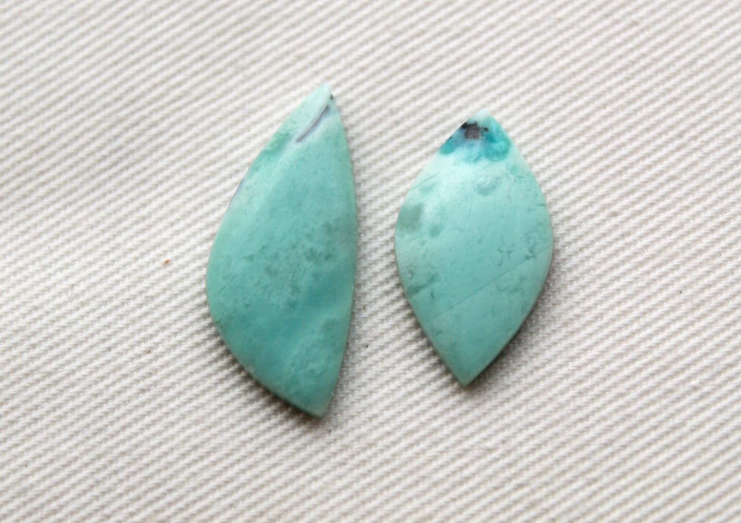 PETITS Cabochons taille bague en bois opalisé bleu