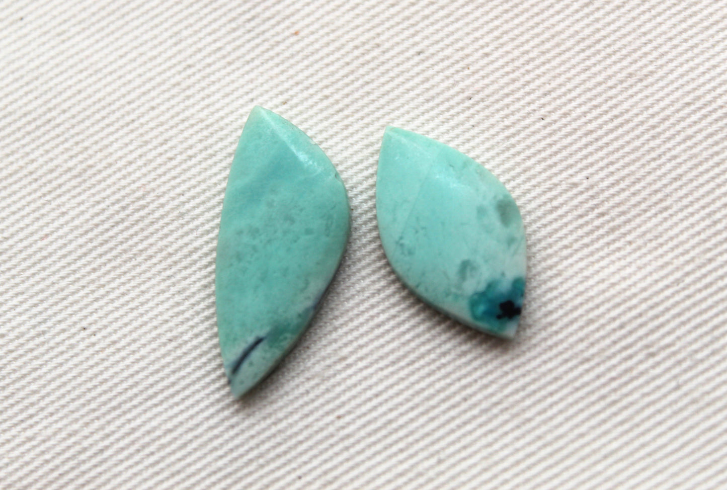 PETITS Cabochons taille bague en bois opalisé bleu