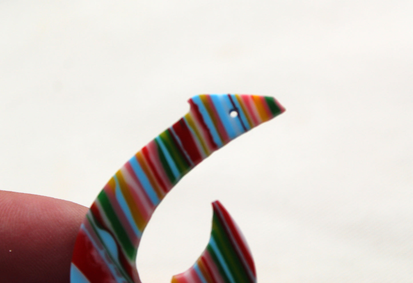 Surfite Cabochon multicolors FISH HOOK DRILLED