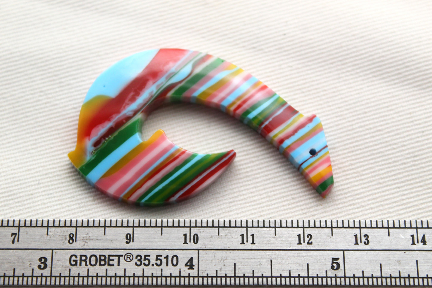 Surfite Cabochon multicolors FISH HOOK DRILLED