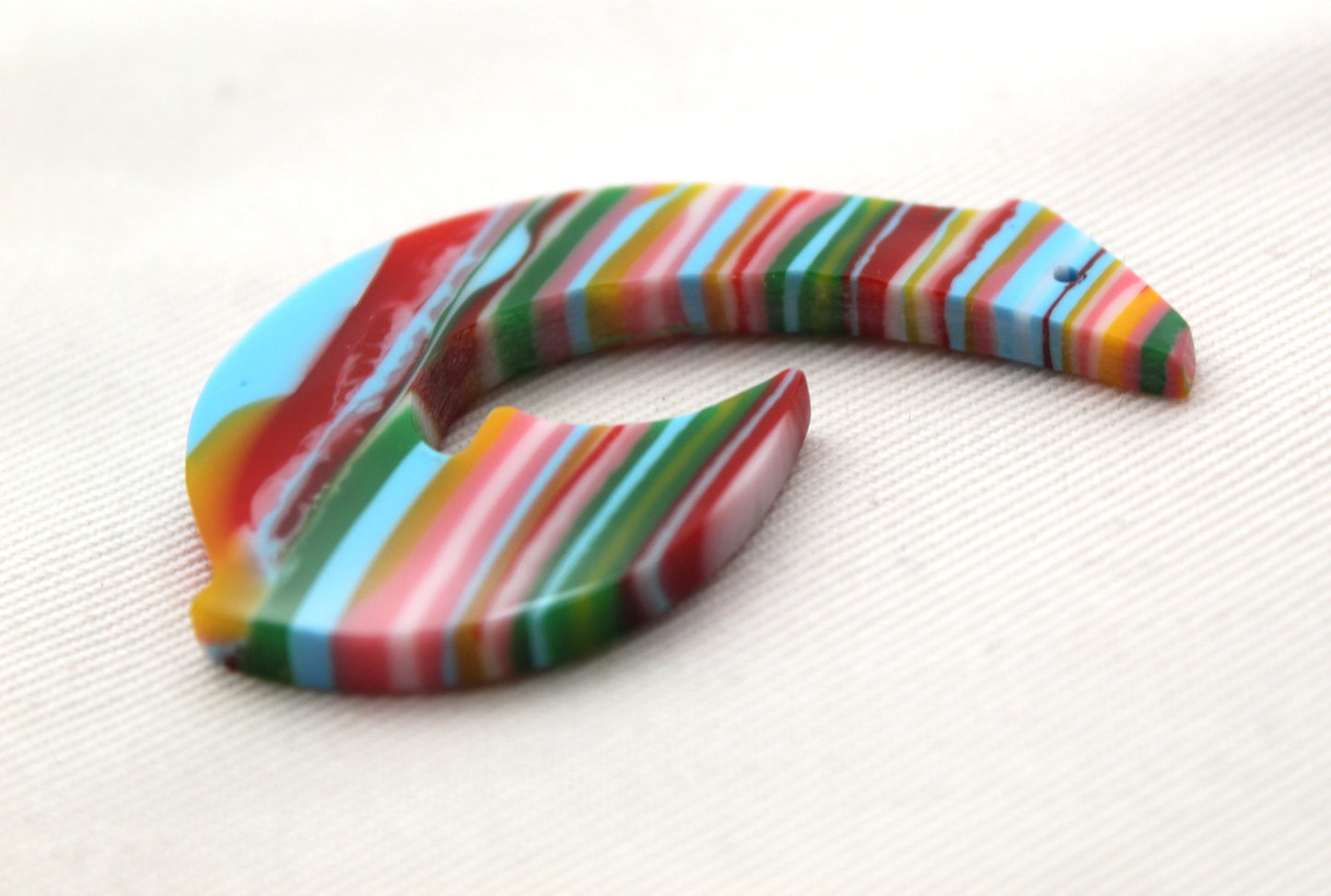 Surfite Cabochon multicolors FISH HOOK DRILLED