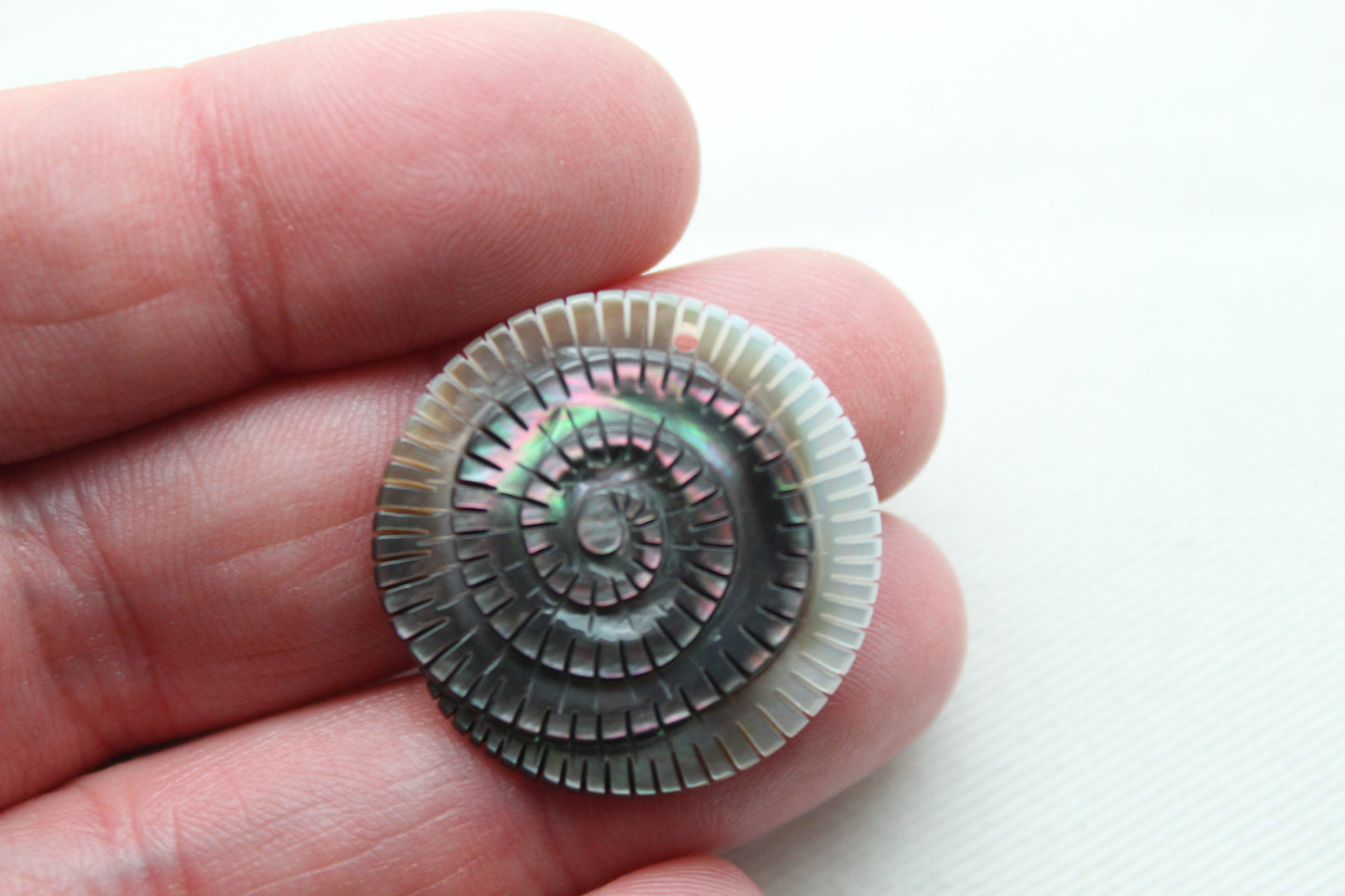 ONE Mother of Pearl drilled cabochon Gemstone round Swirl 25MM
