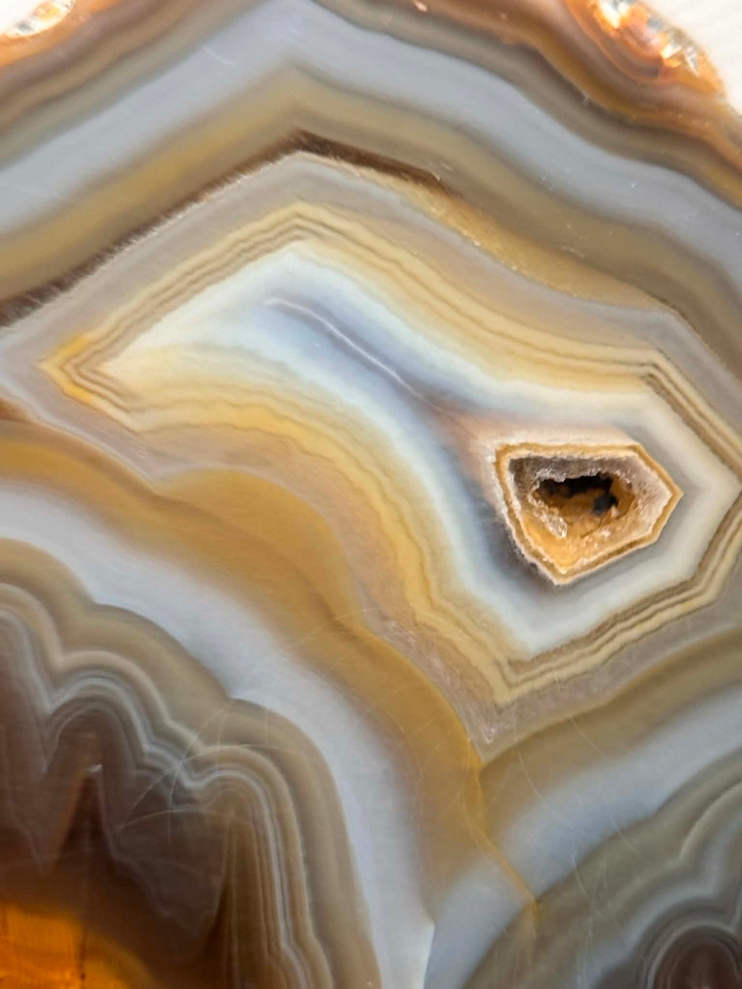 Indonesian Yellow banded Agate nodule polished (Copie)