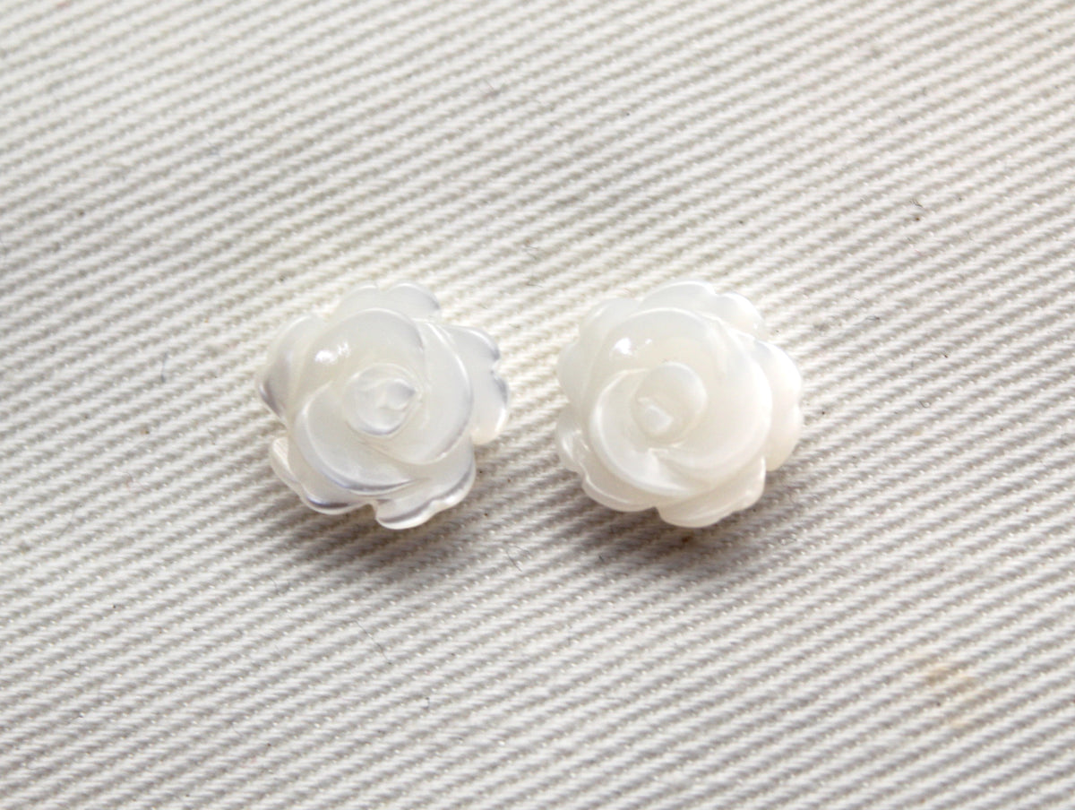 Two Mother of Pearl cabochons Gemstone FLOWER 10MM white