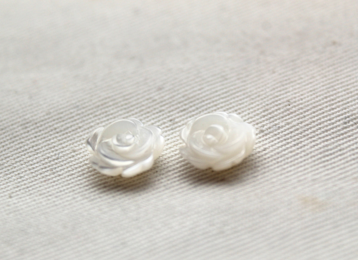 Two Mother of Pearl cabochons Gemstone FLOWER 10MM white