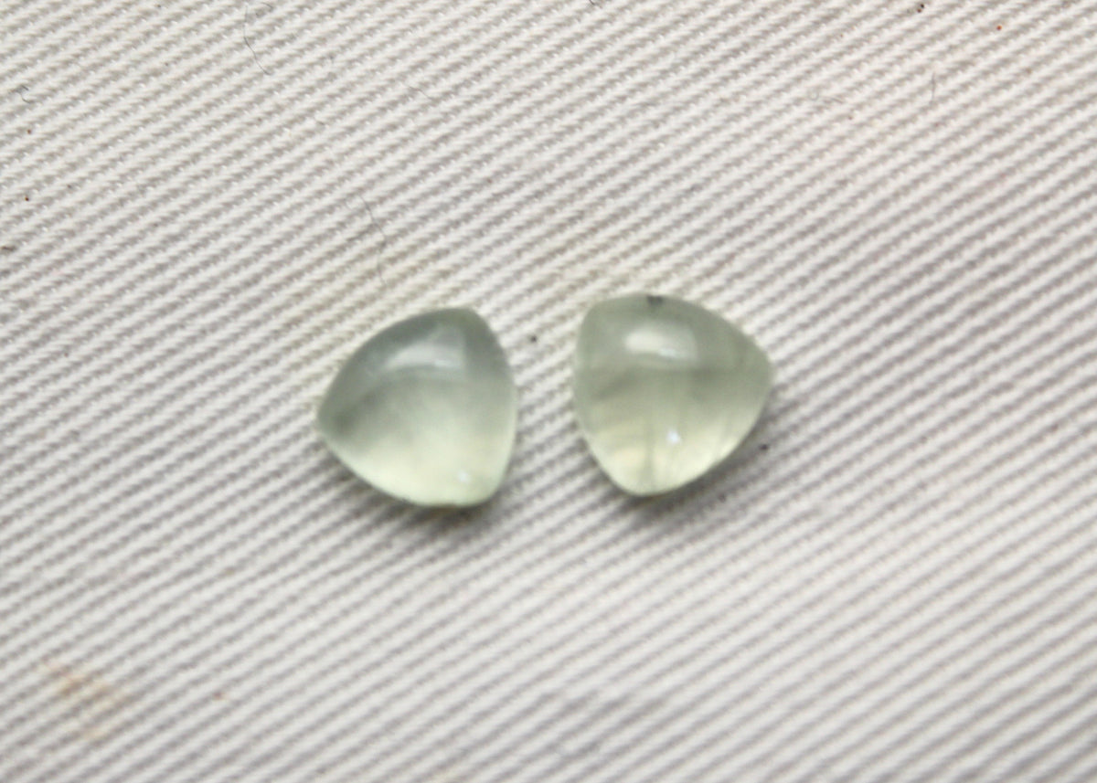 DEUX cabochons de prehnite Gemstones Ovale 8x10MM