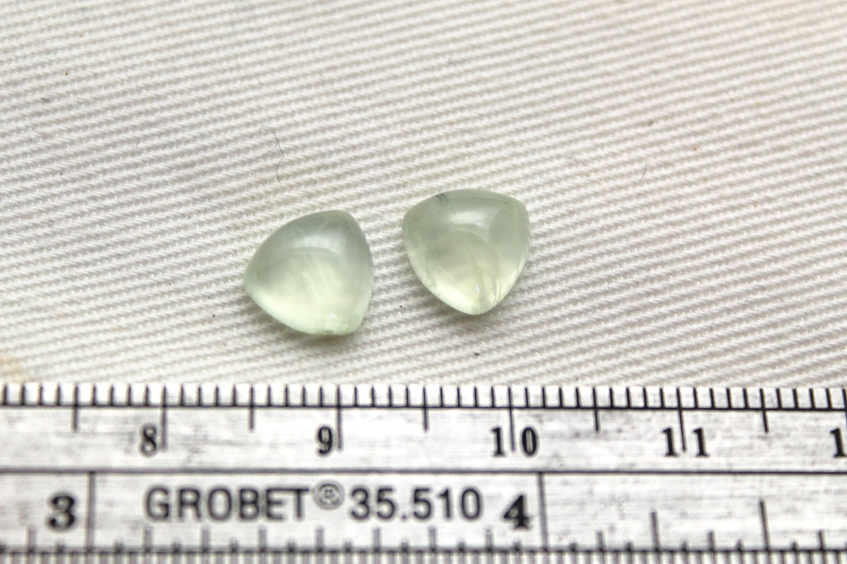 DEUX cabochons de prehnite Gemstones Ovale 8x10MM