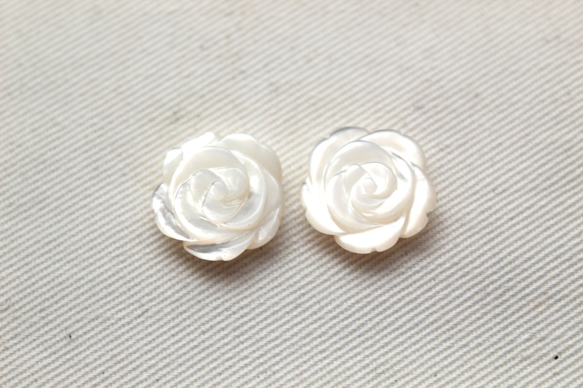 Two Mother of Pearl cabochons Gemstone FLOWER 15MM white