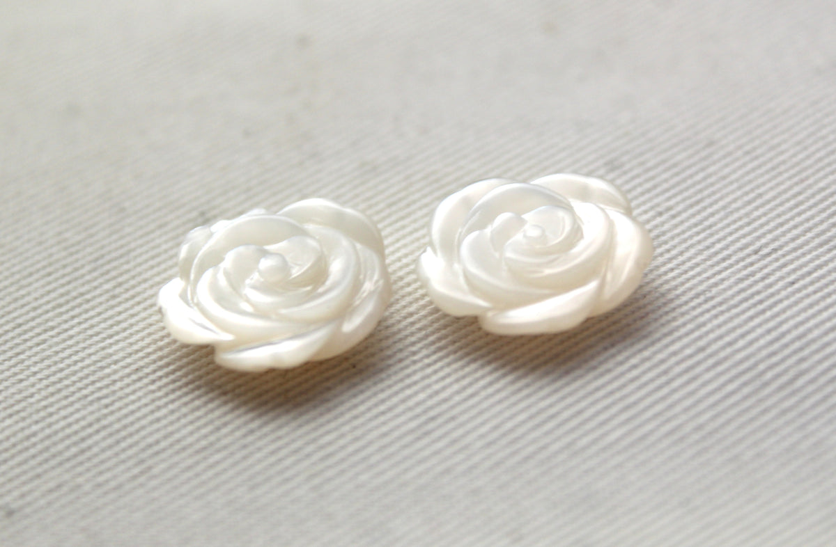 Two Mother of Pearl cabochons Gemstone FLOWER 15MM white