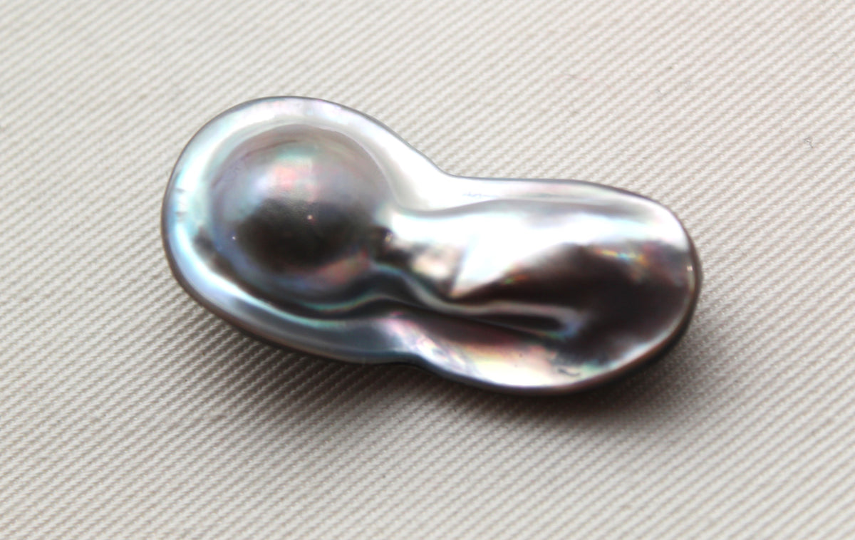 One nice Grey Mabe Pearl