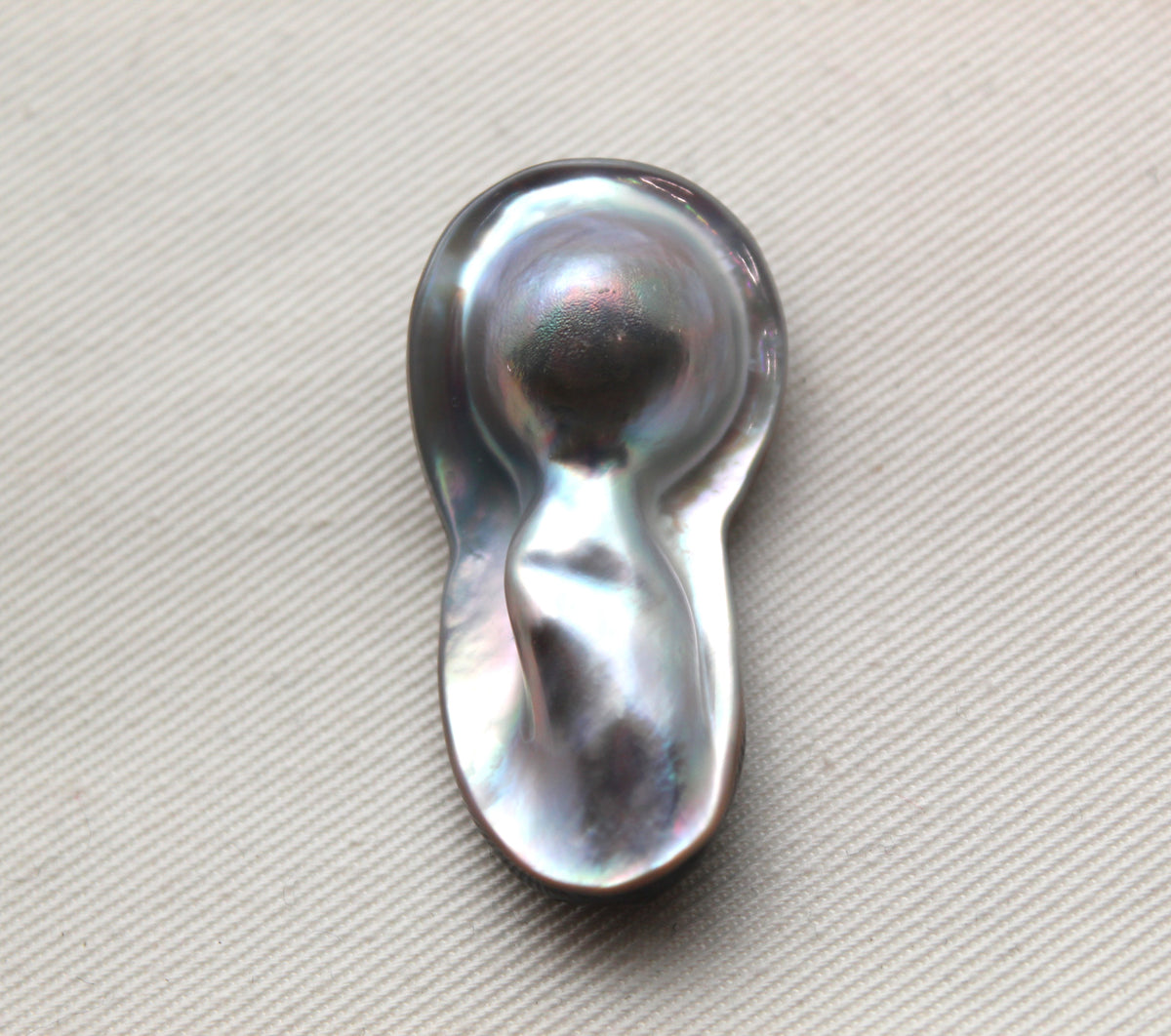 One nice Grey Mabe Pearl