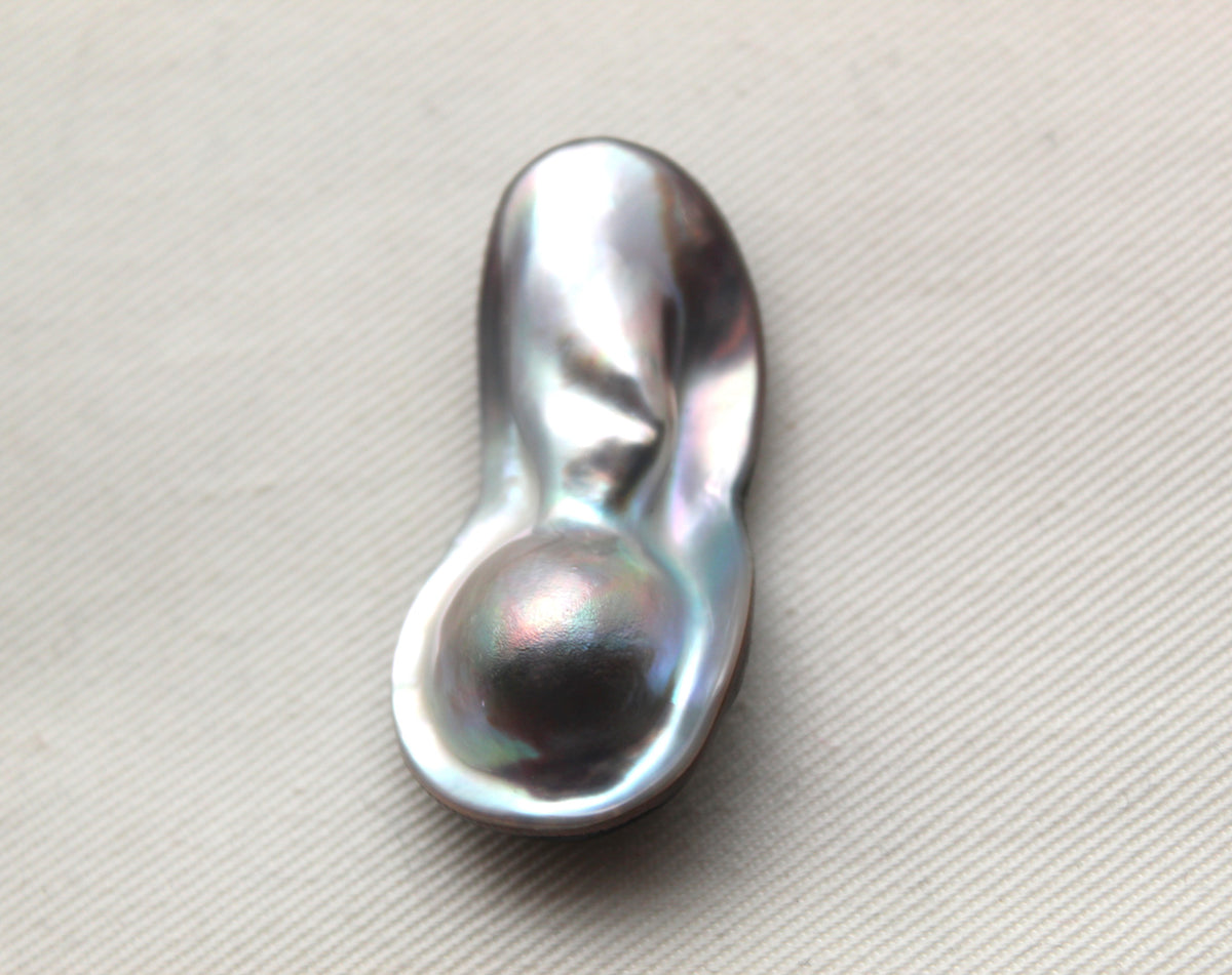 One nice Grey Mabe Pearl
