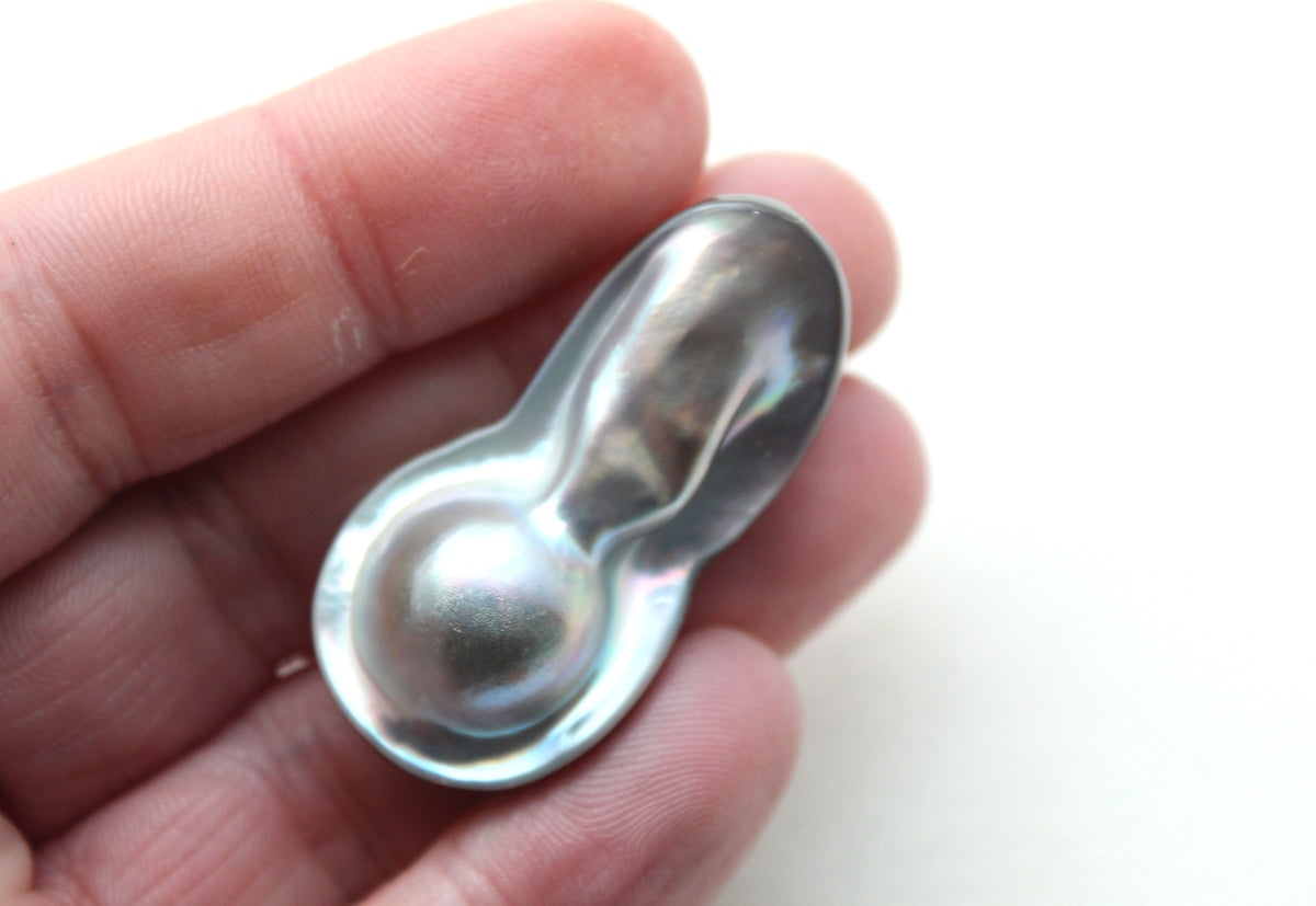 One nice Grey Mabe Pearl