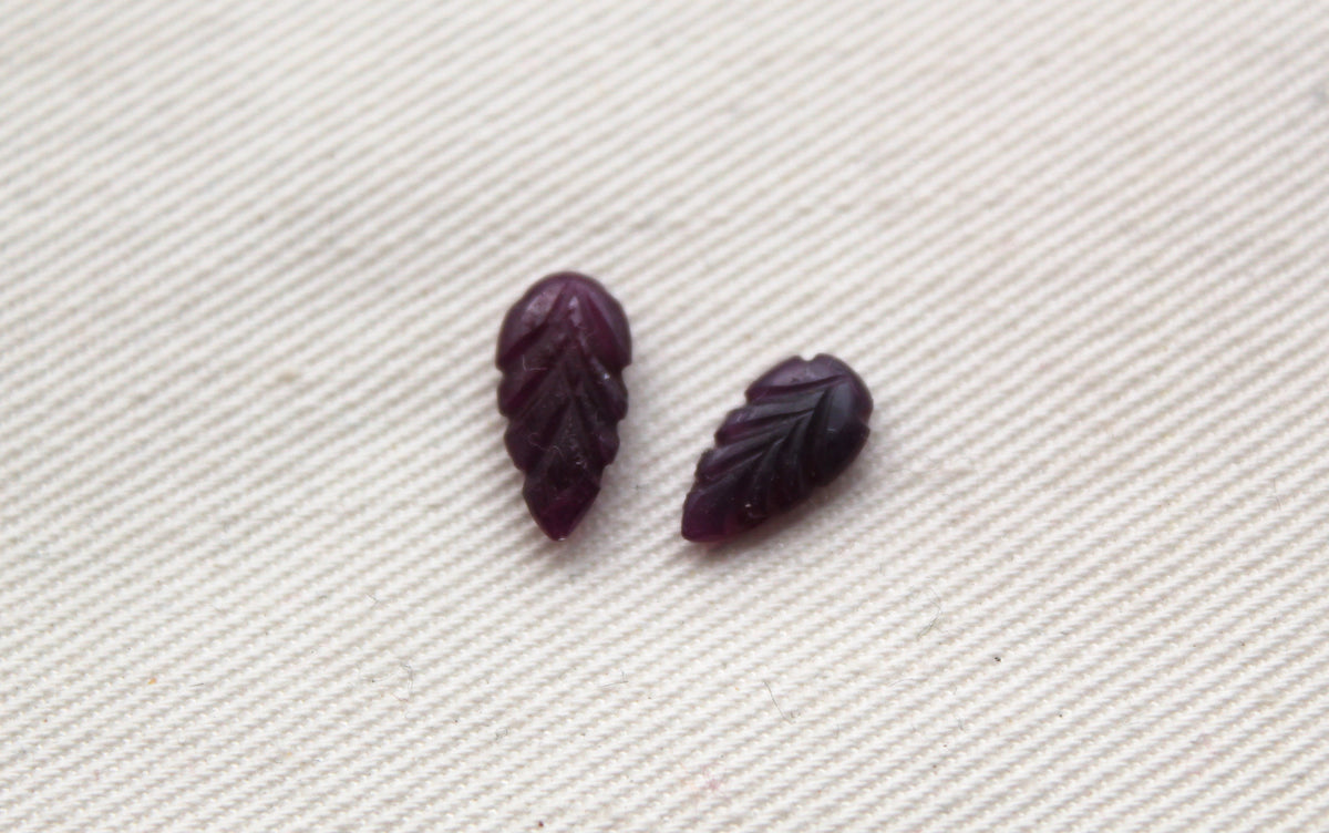 Lot of TWO  Mini Ruby Cabochons Engaved leaves