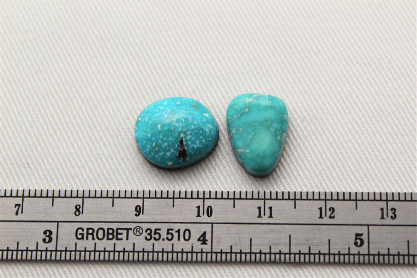 Kingman Turquoise lot Deux cabochons Pierres précieuses