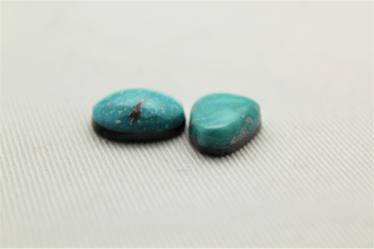 Kingman Turquoise lot Deux cabochons Pierres précieuses