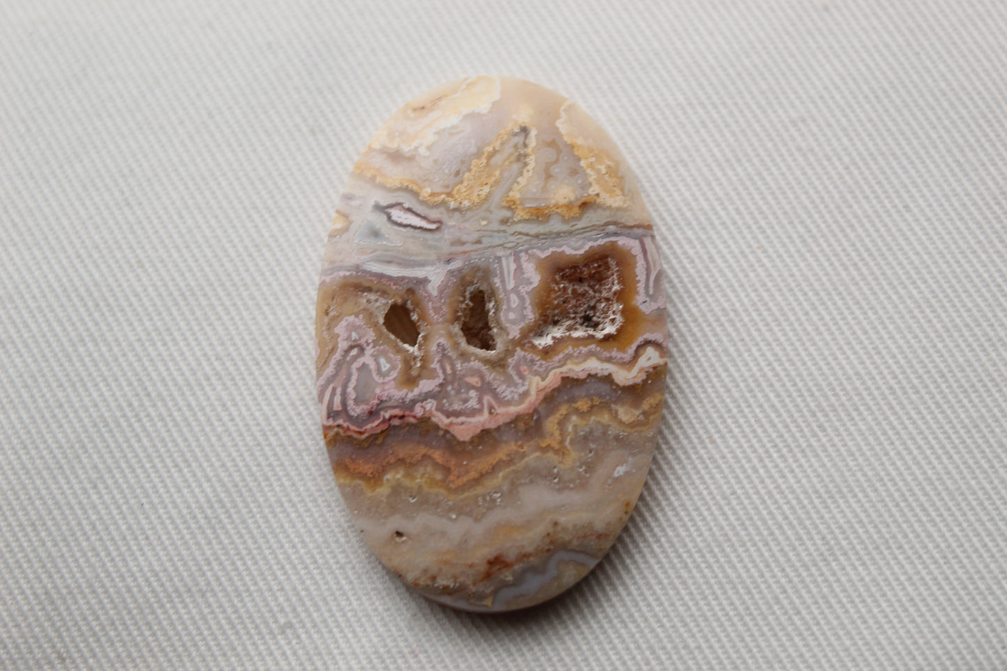 Grand Crazy Lace Agate Cabochon Gemstone ovale avec druzy