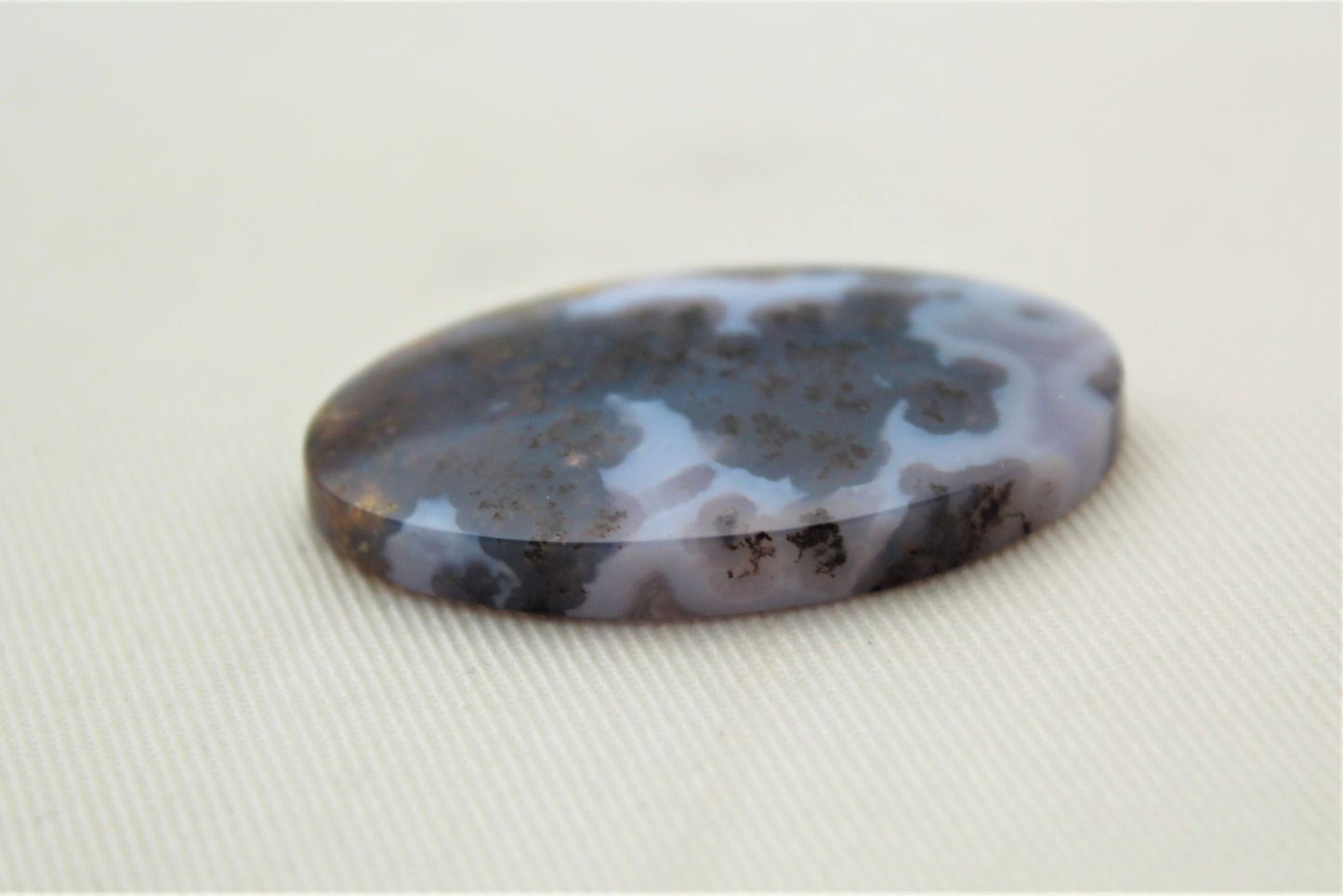 Grand cabochon en agate mousse violette forme libre pierre naturelle