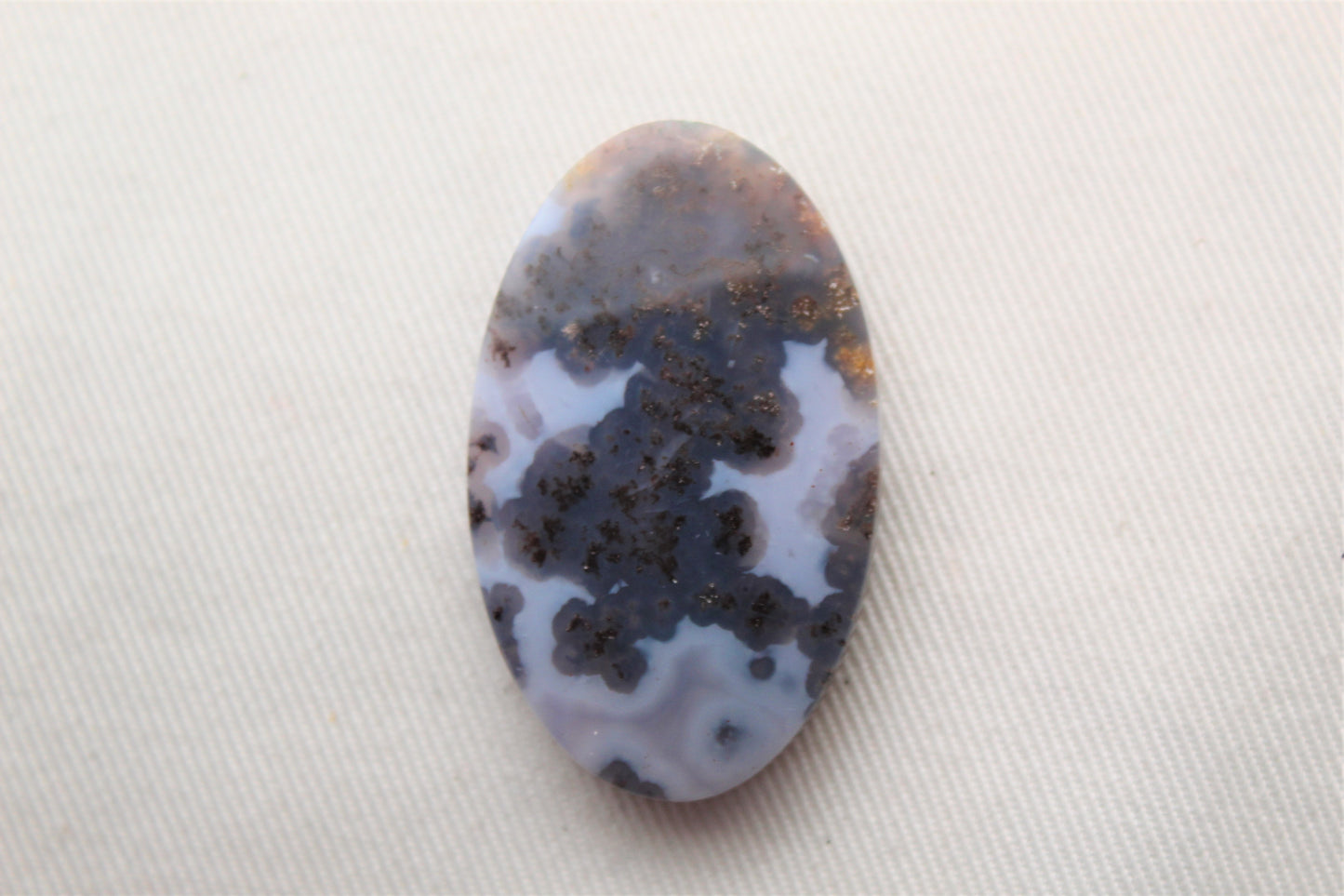 Grand cabochon en agate mousse violette forme libre pierre naturelle