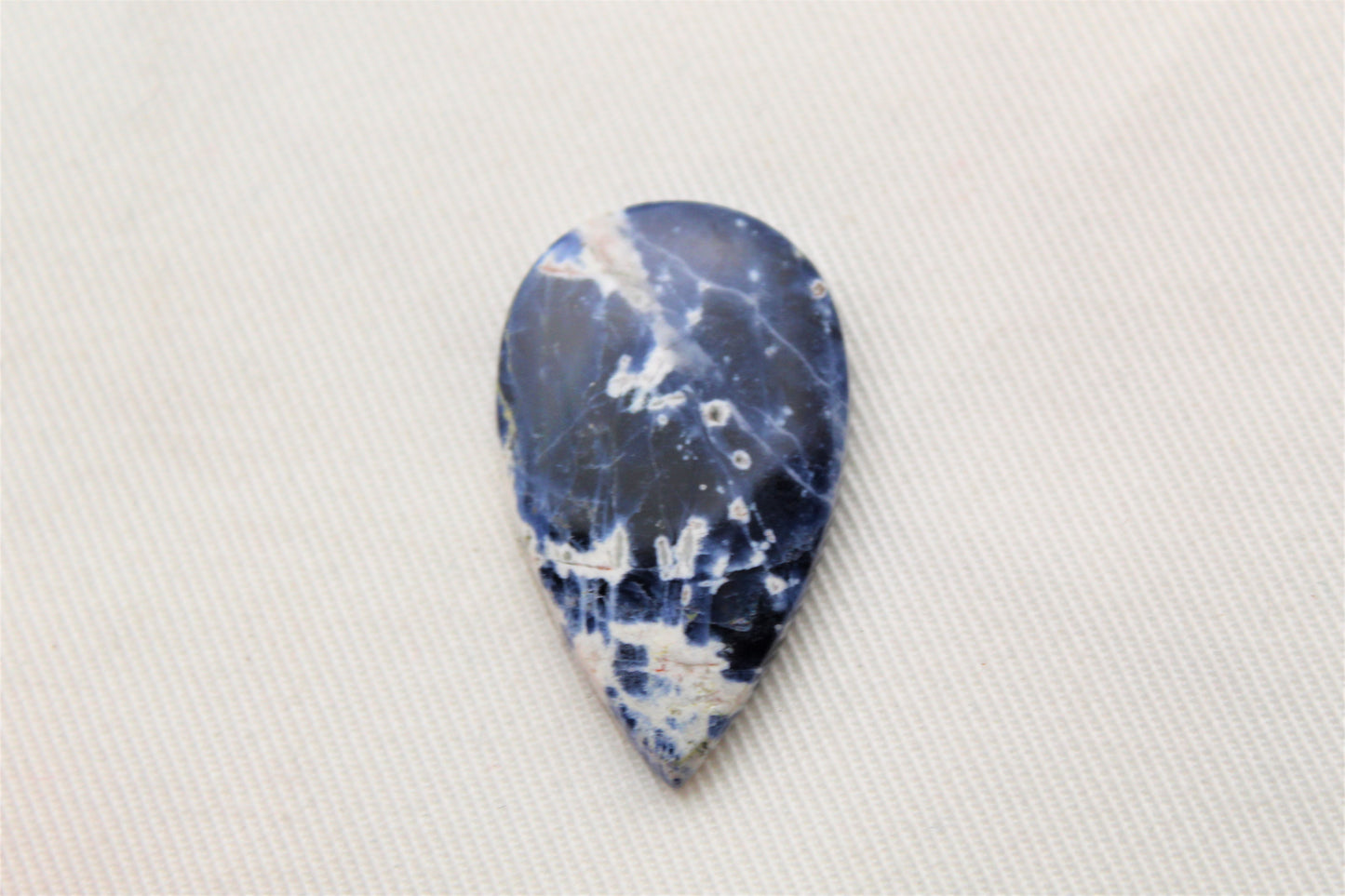 Cabochon Sodalite Gemstone bleu