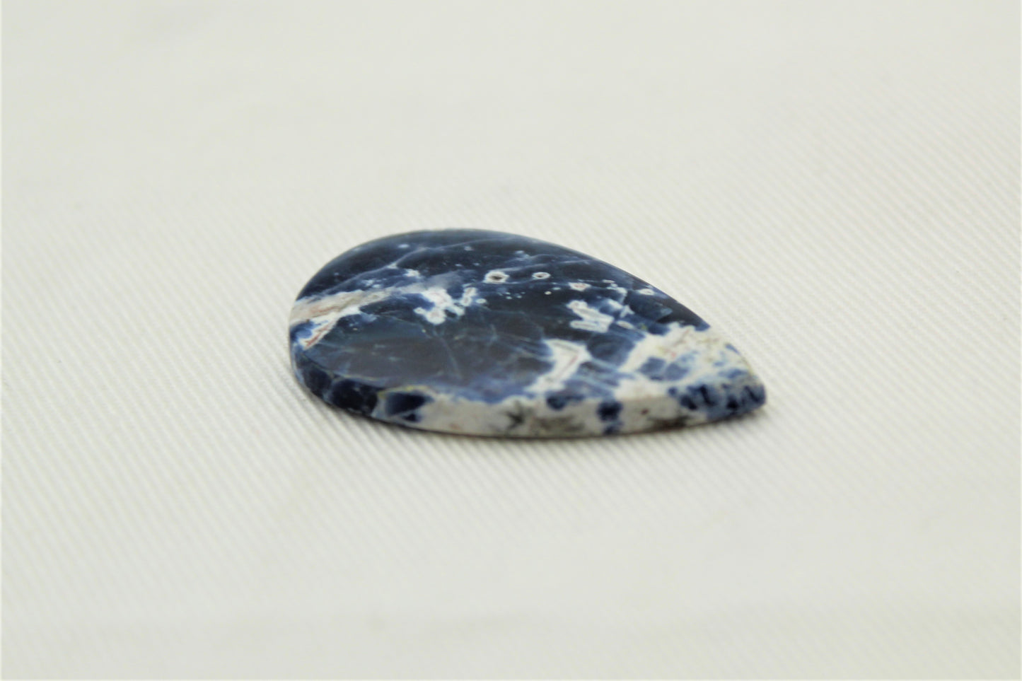 Cabochon Sodalite Gemstone bleu