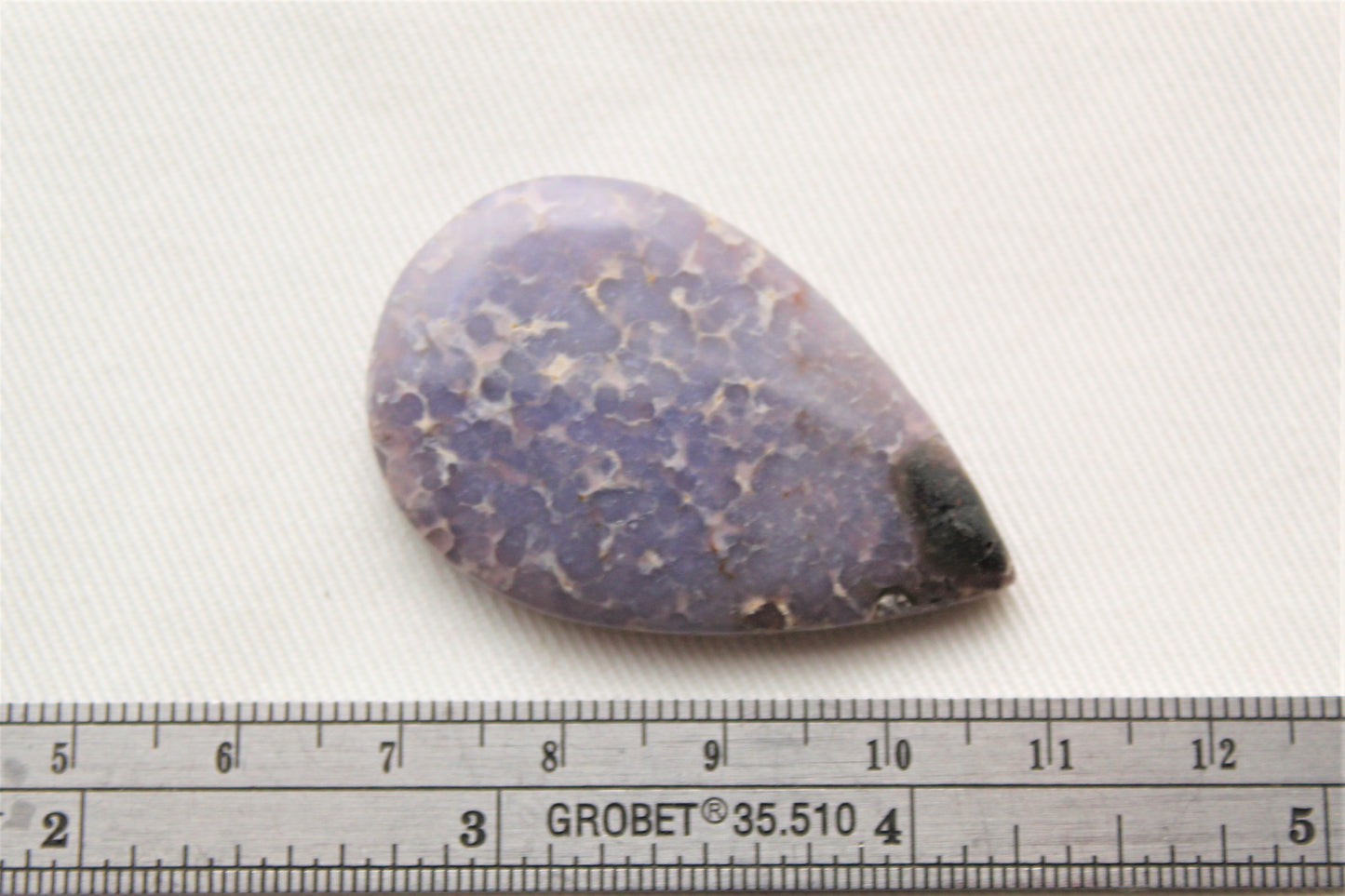 Pierre gemme ovale de cabochon d'agate de raisin