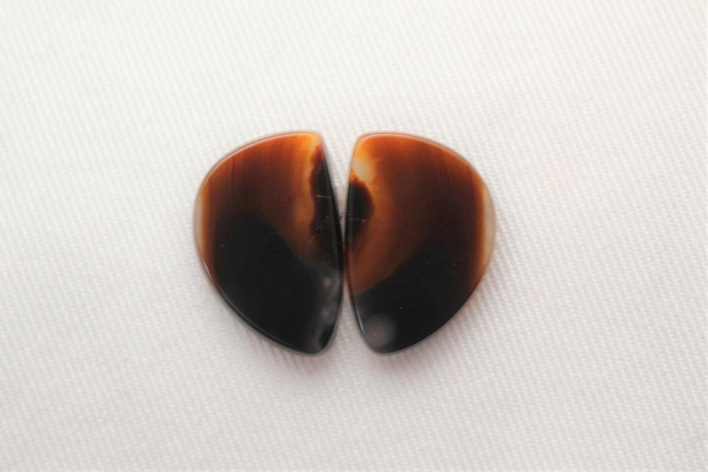 Paire de cabochons d'agate brésilienne, pierres précieuses translucides