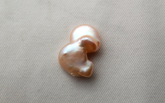 One Quality Freshwater Pearl Peach pearl