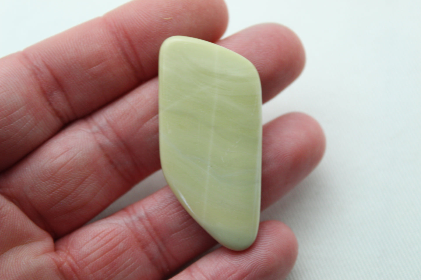 Grand cabochon de jaspe citronné