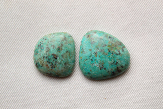 Deux Cabochons de forme libre Chrysocolle de qualité inférieure Pierre précieuse verte