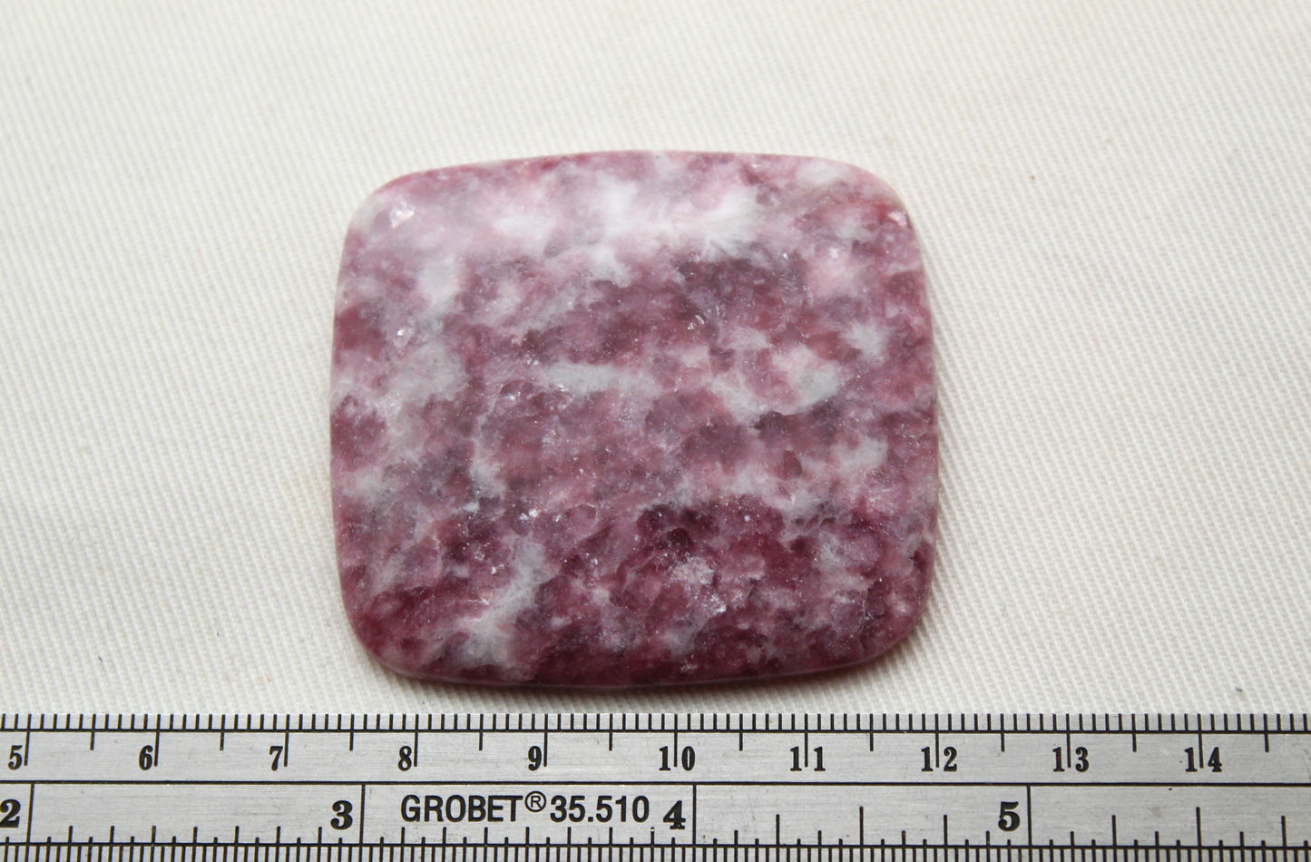 Grand cabochon de lépidolite pierre gemme rose de forme libre