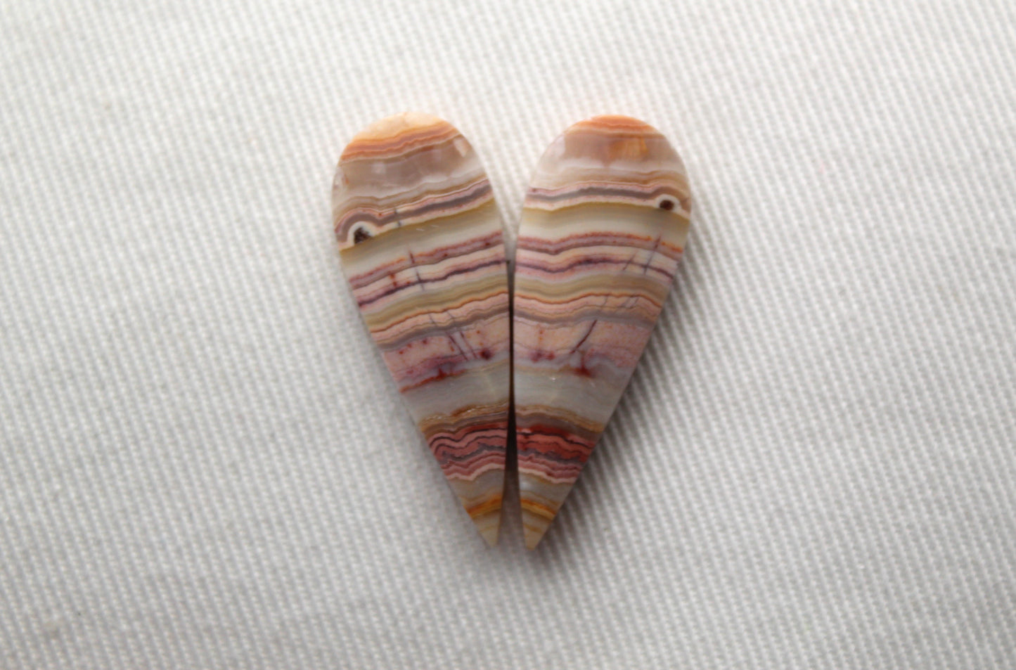 <tc>Paire d'Agates à bandes cabochon rose rouge blanc</tc>