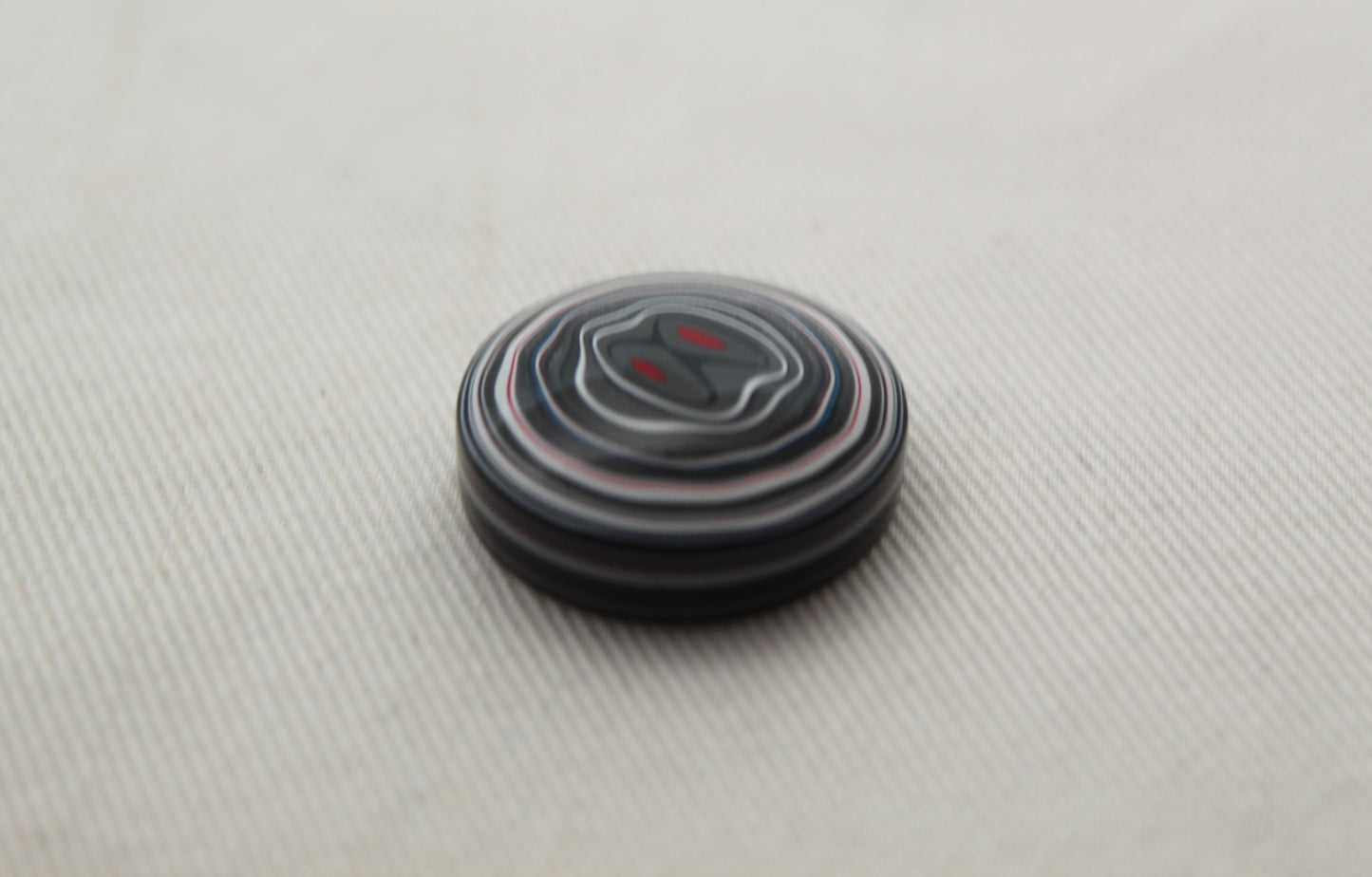 Fordite Cabochon round red black white 22MM