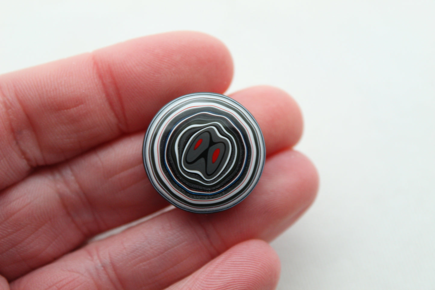 Fordite Cabochon round red black white 22MM