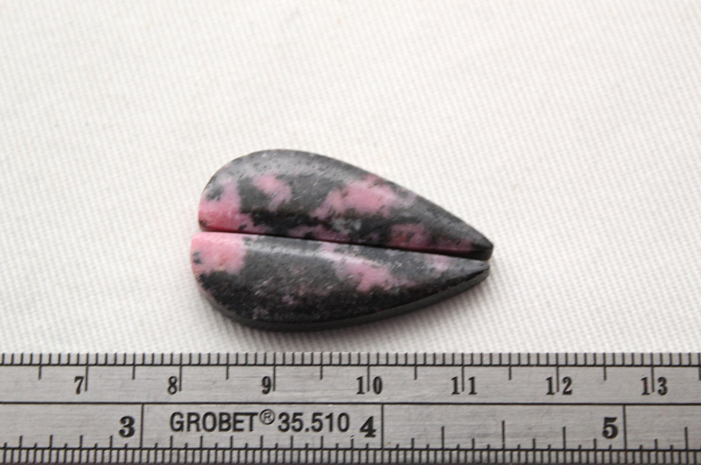 Paire de Cabochons triangle Rhodonite Gemstone rose noir