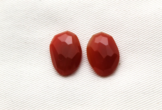 <tc>Deux Cabochons de Cornaline facettés pierre orange</tc>