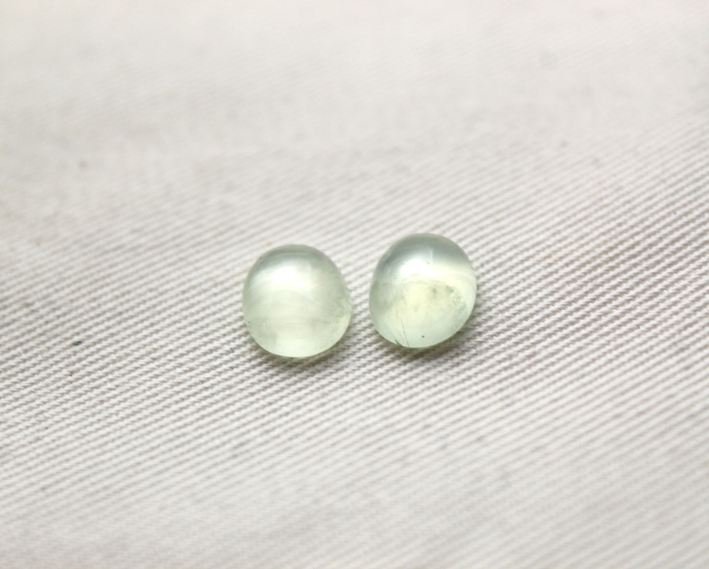 DEUX cabochons de prehnite Gemstones Ovale 8x10MM