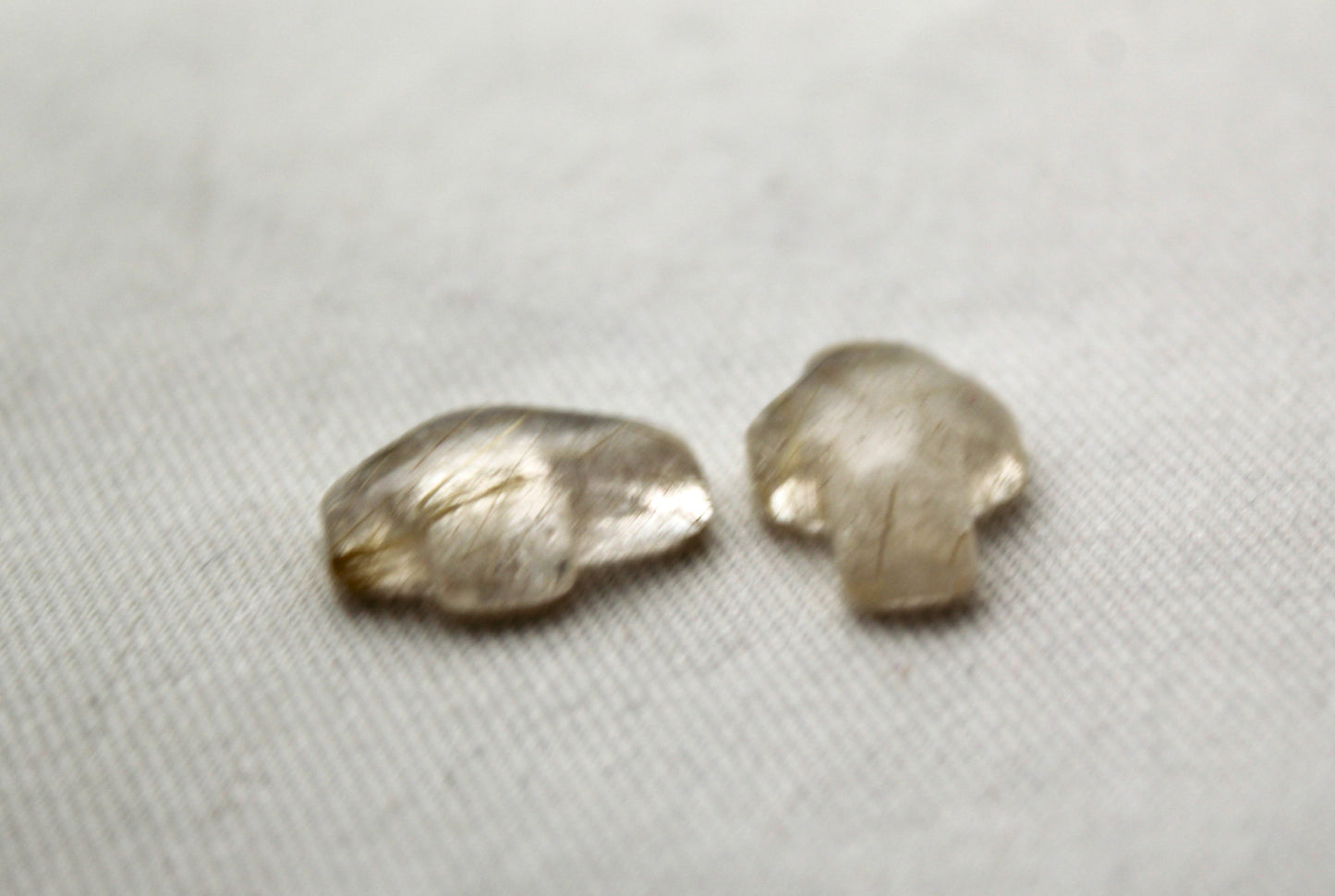 DEUX cabochons Quartz Rutile Pierres Gemmes Croix 12X16MM Aiguilles Dorées