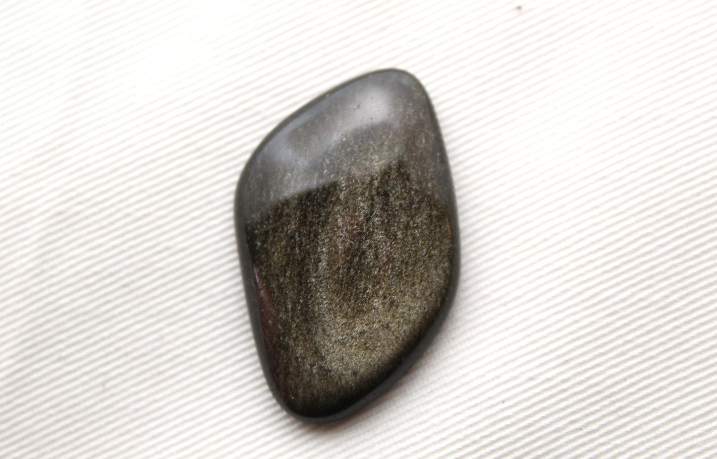 Cabochon d'obsidienne en or, forme libre, pierre gemme noire