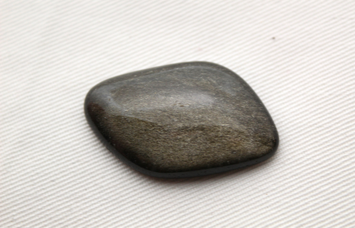 Cabochon d'obsidienne en or, forme libre, pierre gemme noire