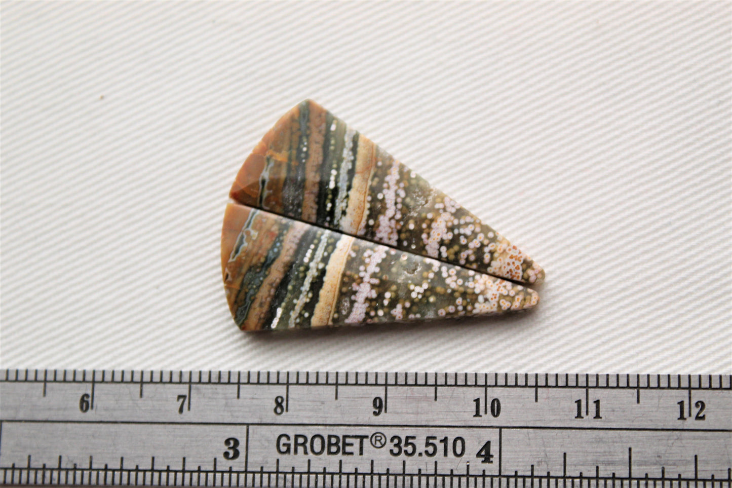 Paire de cabochons en jaspe orbiculaire Triangle de pierres précieuses DRUZY