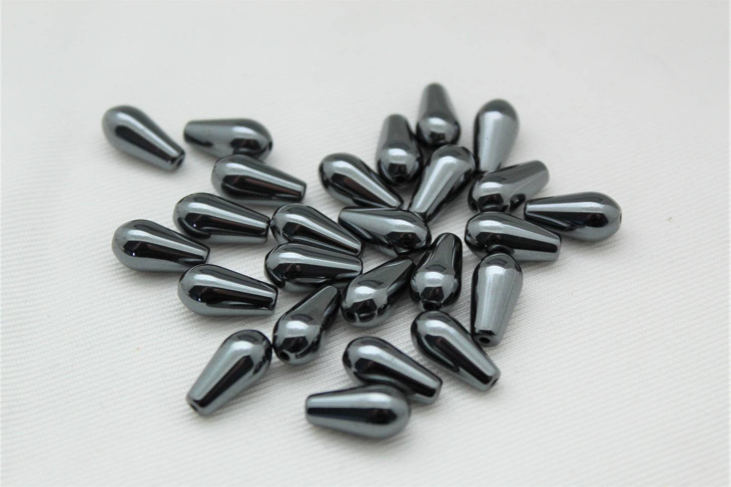 Lot of TWENTY FIVE Hematite beads  Gemstones 12x6 mm Drop