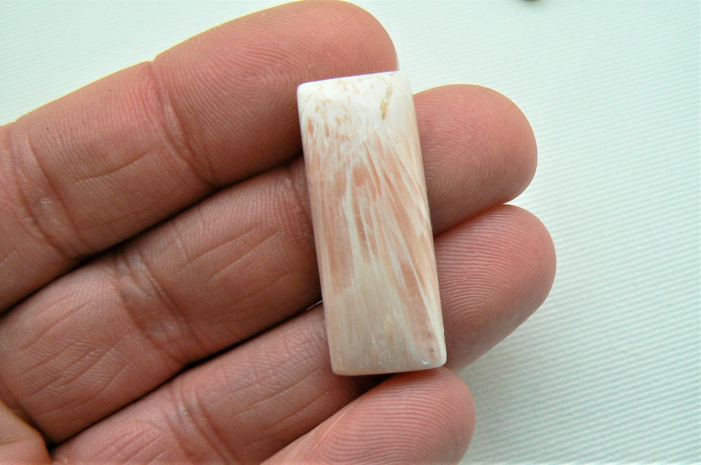 Scolecite rectangle Cabochon rose gemme blanche