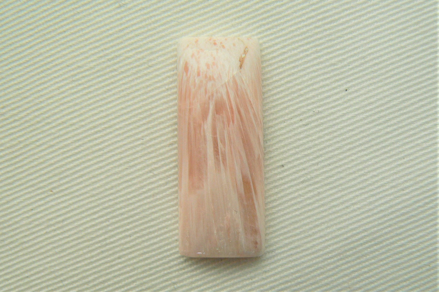 Scolecite rectangle Cabochon rose gemme blanche