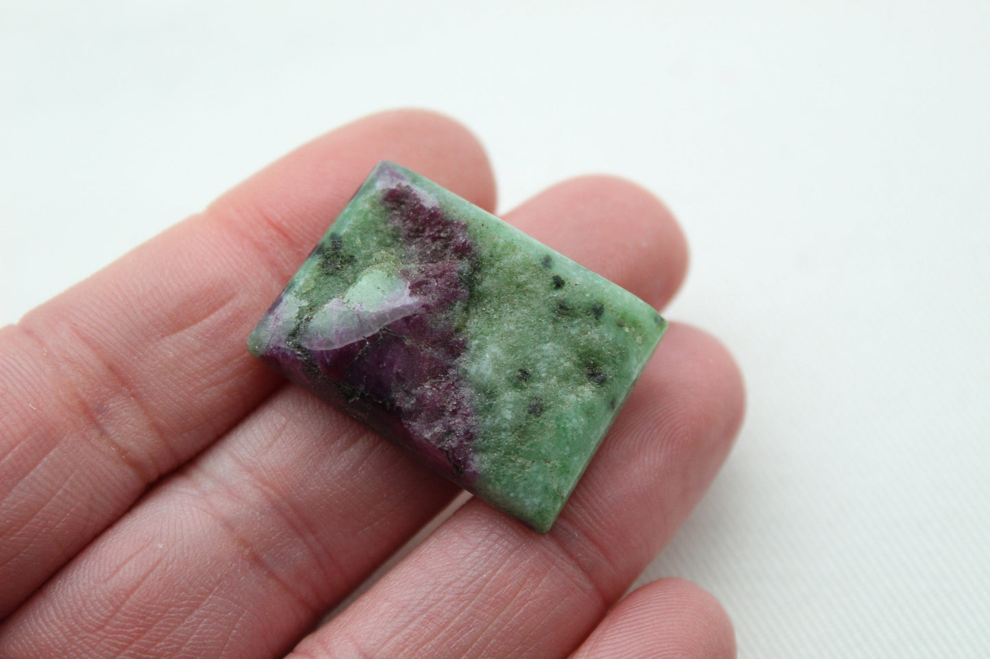 Ruby Zoisite Rough Top Cabochon Gemstone rose vert