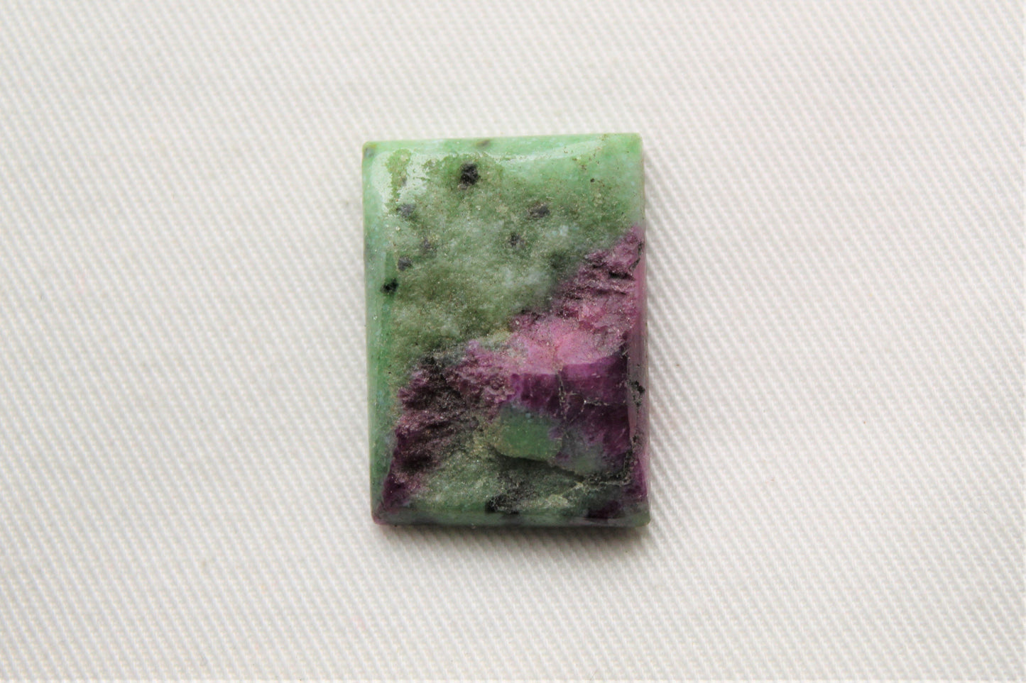 Ruby Zoisite Rough Top Cabochon Gemstone rose vert