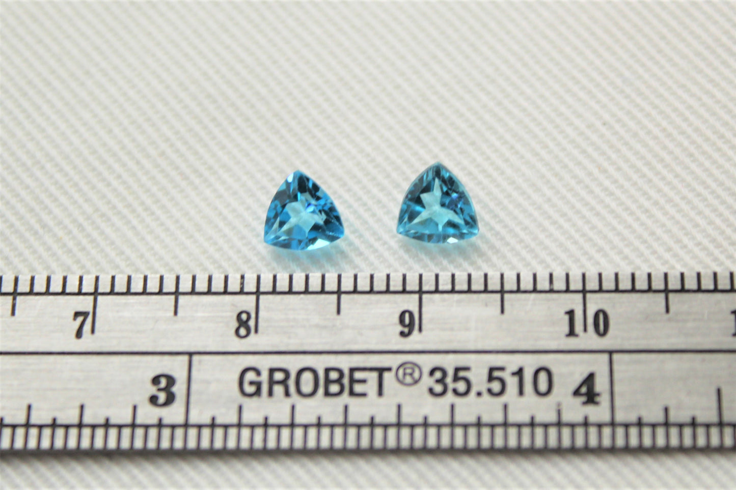 Deux trillions de pierres précieuses bleues topaze à facettes 5MM