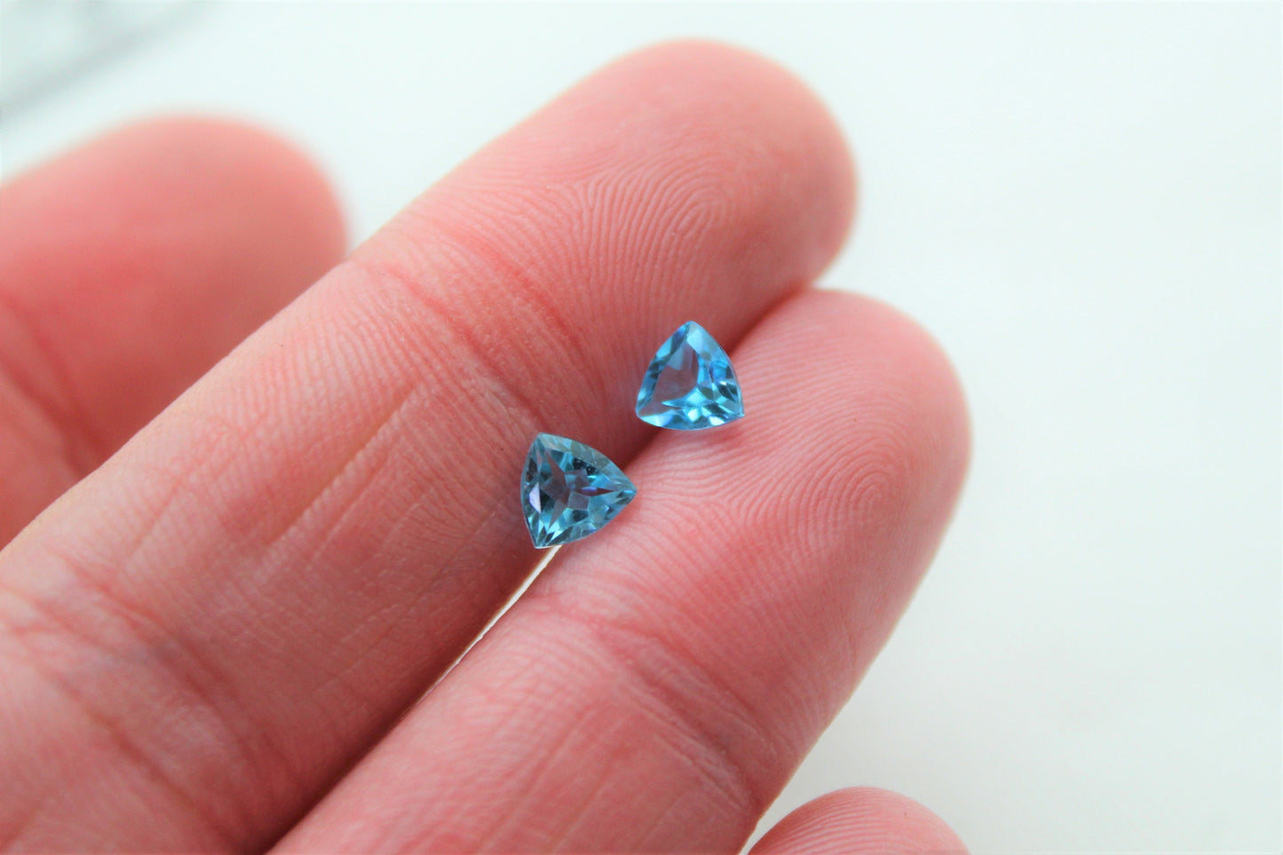 Deux trillions de pierres précieuses bleues topaze à facettes 5MM