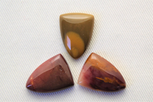 Lot de trois cabochons mookaite 15 x 20 MM Gemstones round