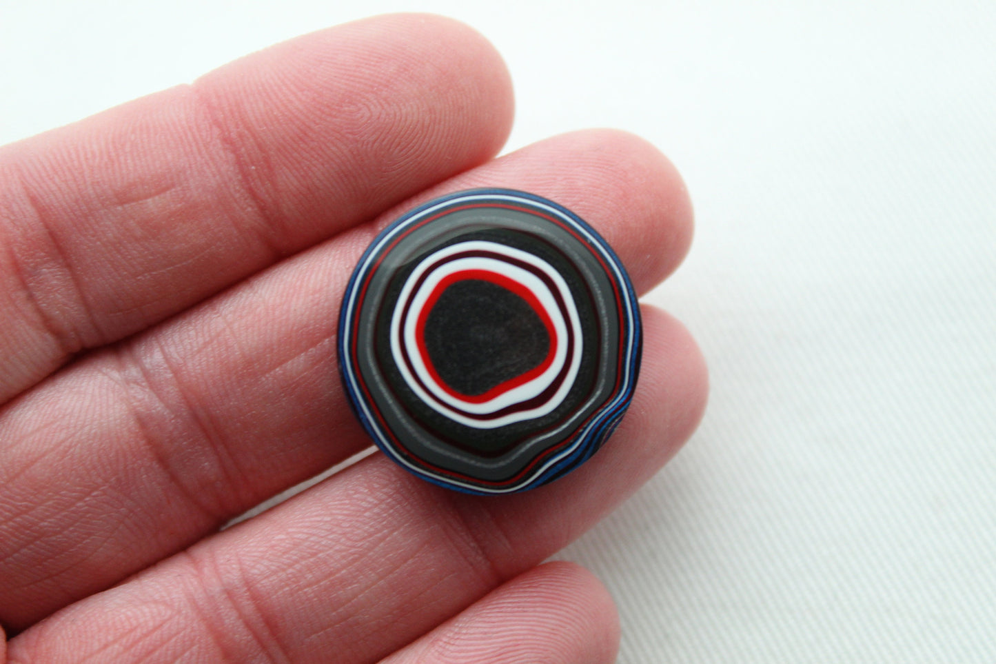 Fordite Cabochon round white red black 25MM